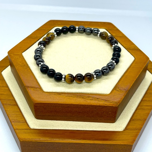 🎁 Women’s Triple Protection Bracelet 🎄 - Picture 3 of 5